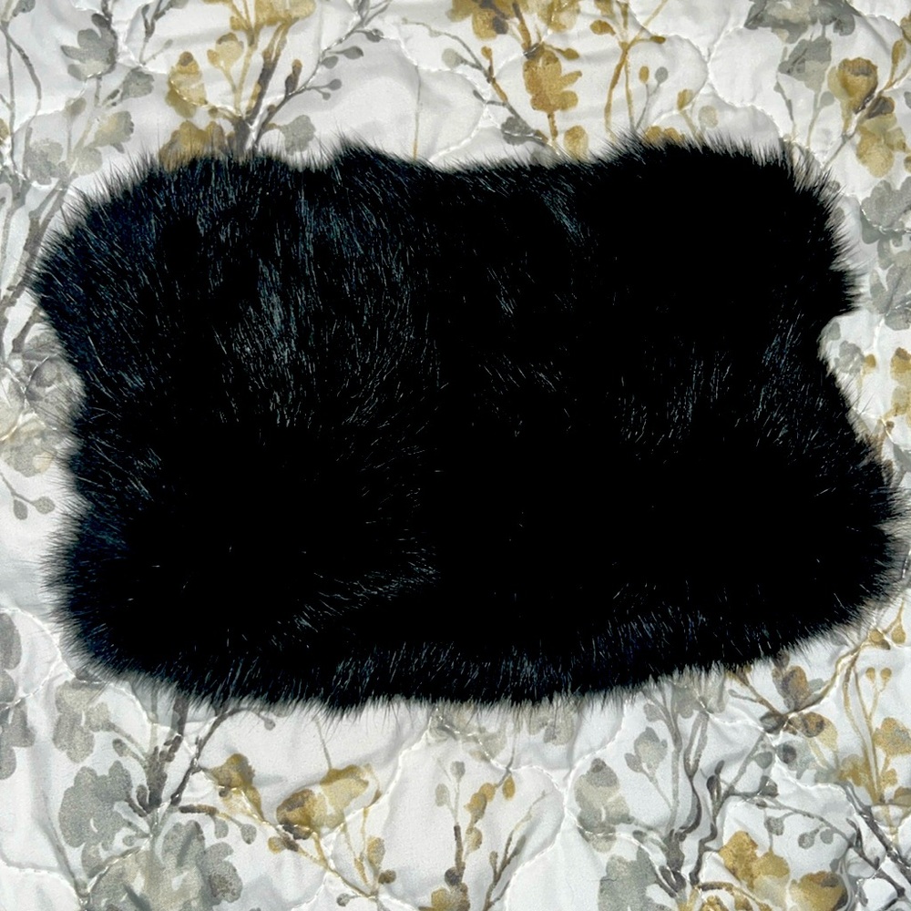 SOLD 💯 Rab Fur Ear/Head Wrap